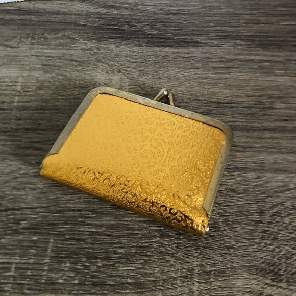 Vtg Gold Embossed Travel Sewing Kit - Picture 2 of 9